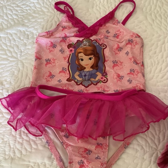 Fun bundle of size 5-6 girls clothes - Picture 2 of 12